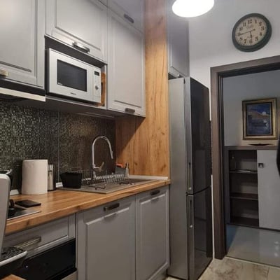 Аренда комфортной 2-комнатной квартиры 55 м² с отдельной кухней и видом на море в районе Mamaia, Констанца, Румыния